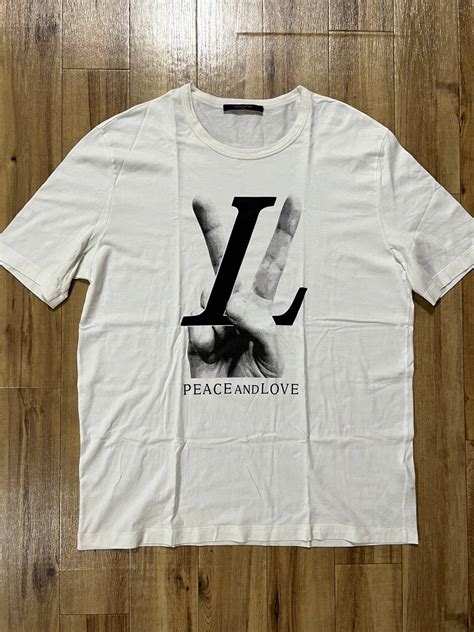 t shirt louis vuitton peace and love